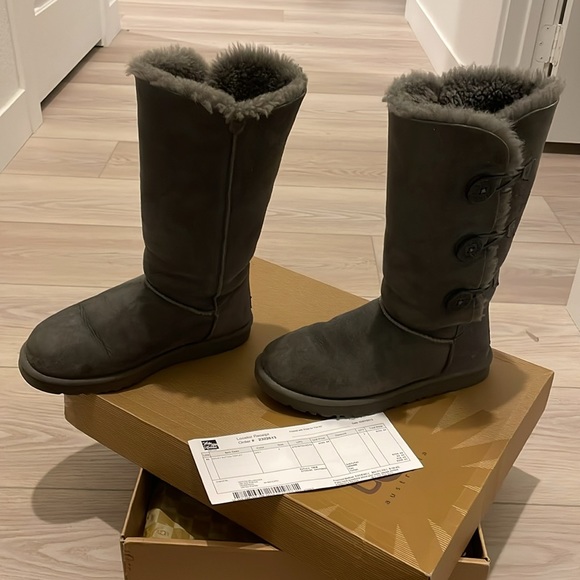 UGG Bailey Button Triplet - Picture 6 of 9